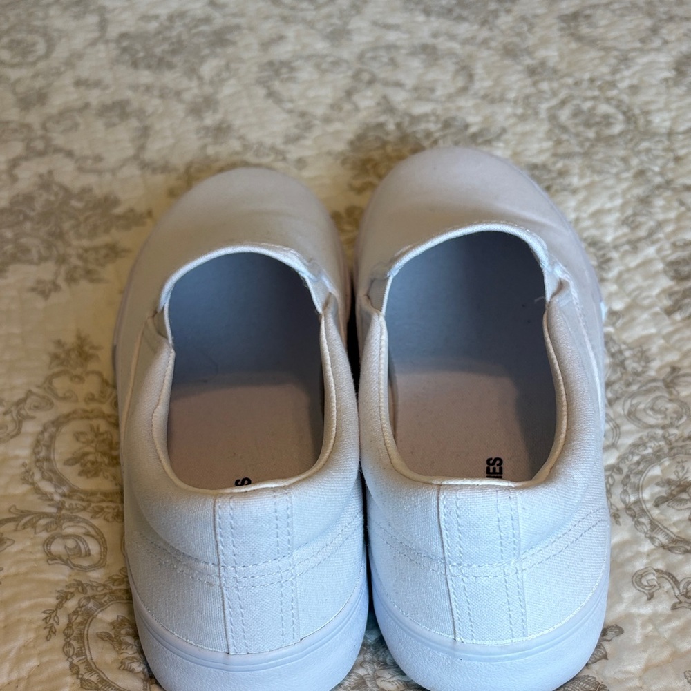 No Boundaries Classic White Slip-On Shoes - Picture 8 of 8
